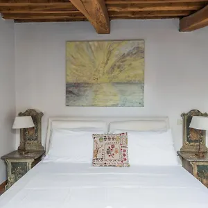  Apartment Cozy Wooden Apt In Piazza Navona